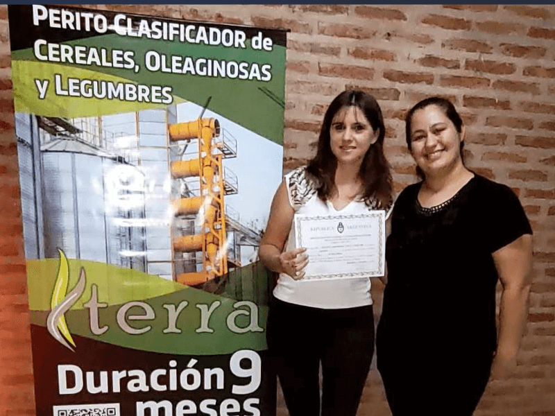 Recibiendo el Título de Perito