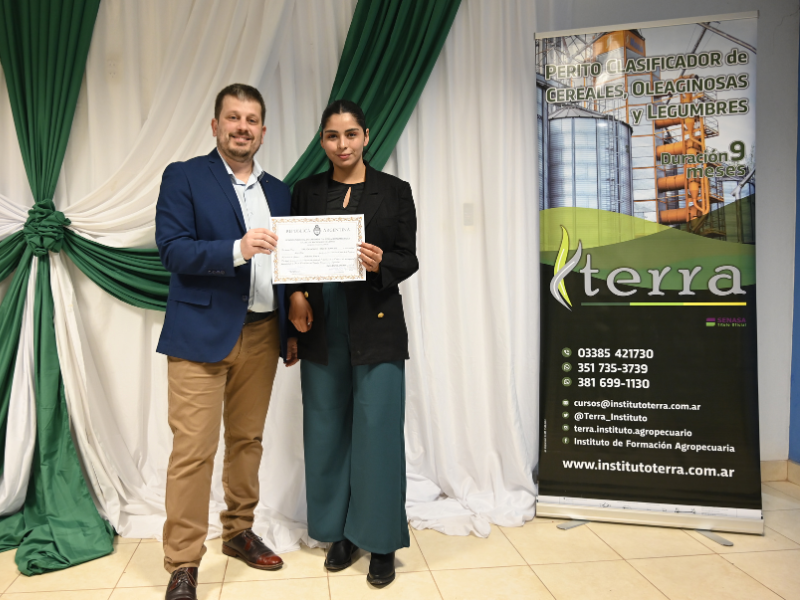 Entrega de títulos en Charata