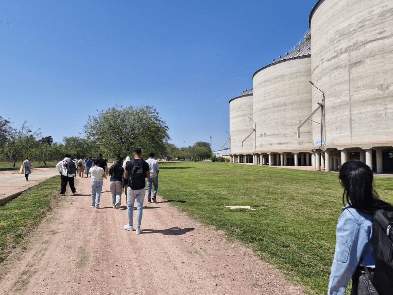Visita a Planta de Acopio por alumnos de Perito Clasificador de granos