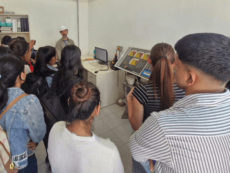 Visita a Planta de Acopio por alumnos de Perito Clasificador de granos