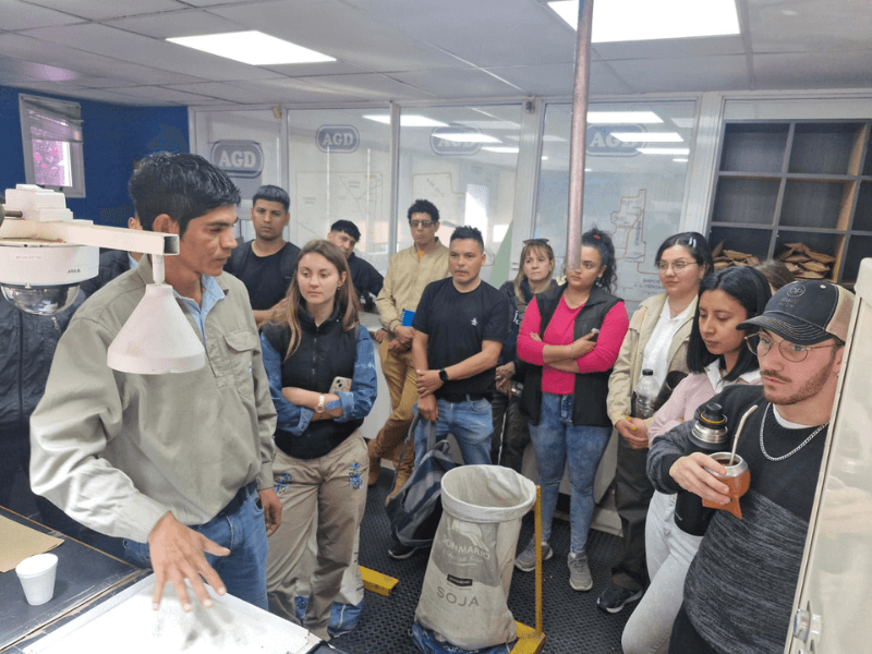 Visita a Planta de Acopio por alumnos de Perito Clasificador de granos